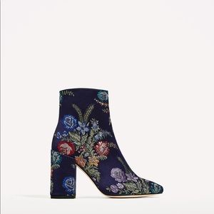 🧡Zara embroidered detail ankle boots